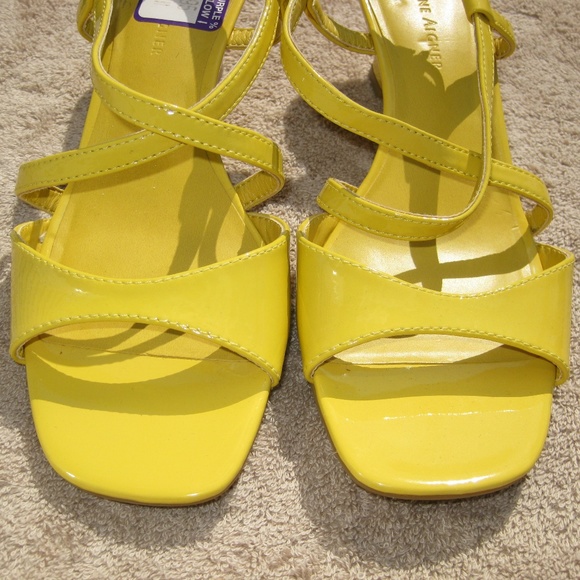 Etienne Aigner patent leather wedge sandals 7M - Picture 3 of 7